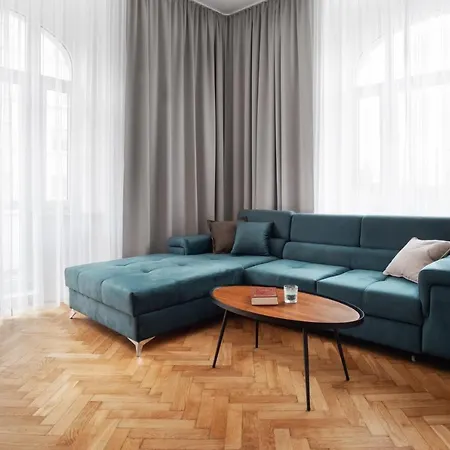 Spacious In Karlin By Days * Prague