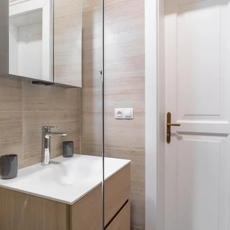 Apartment Spacious In Karlin By Days