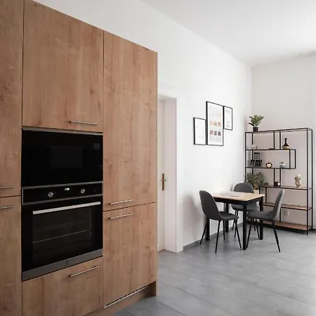 Spacious In Karlin By Days * Prague