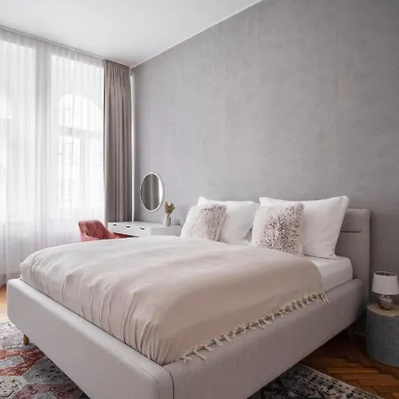 Apartment Spacious In Karlin By Days