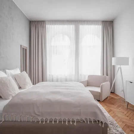 アパート Spacious In Karlin By Days プラハ