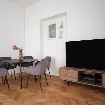 アパート Spacious In Karlin By Days プラハ