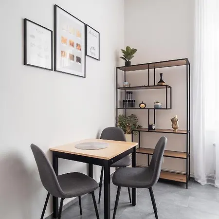 Spacious In Karlin By Days アパート